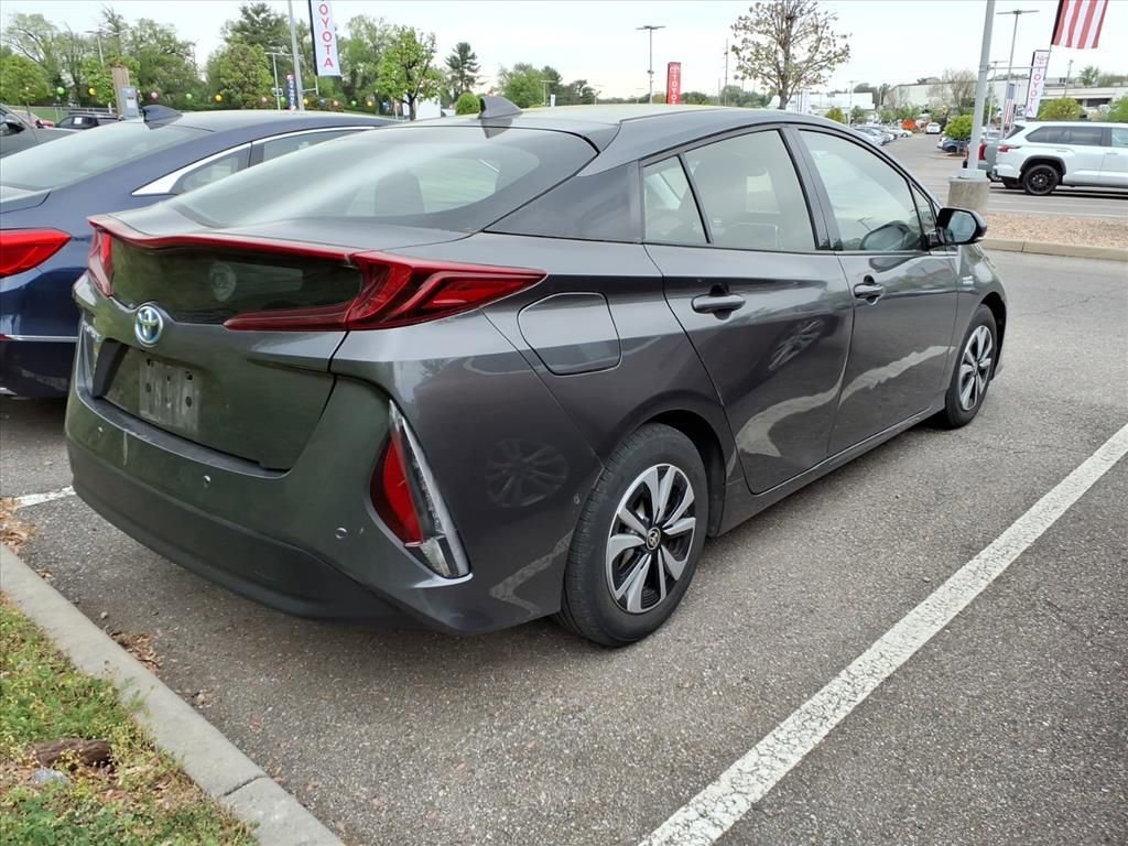 Used 2017 Toyota Prius Prime Advanced image 2