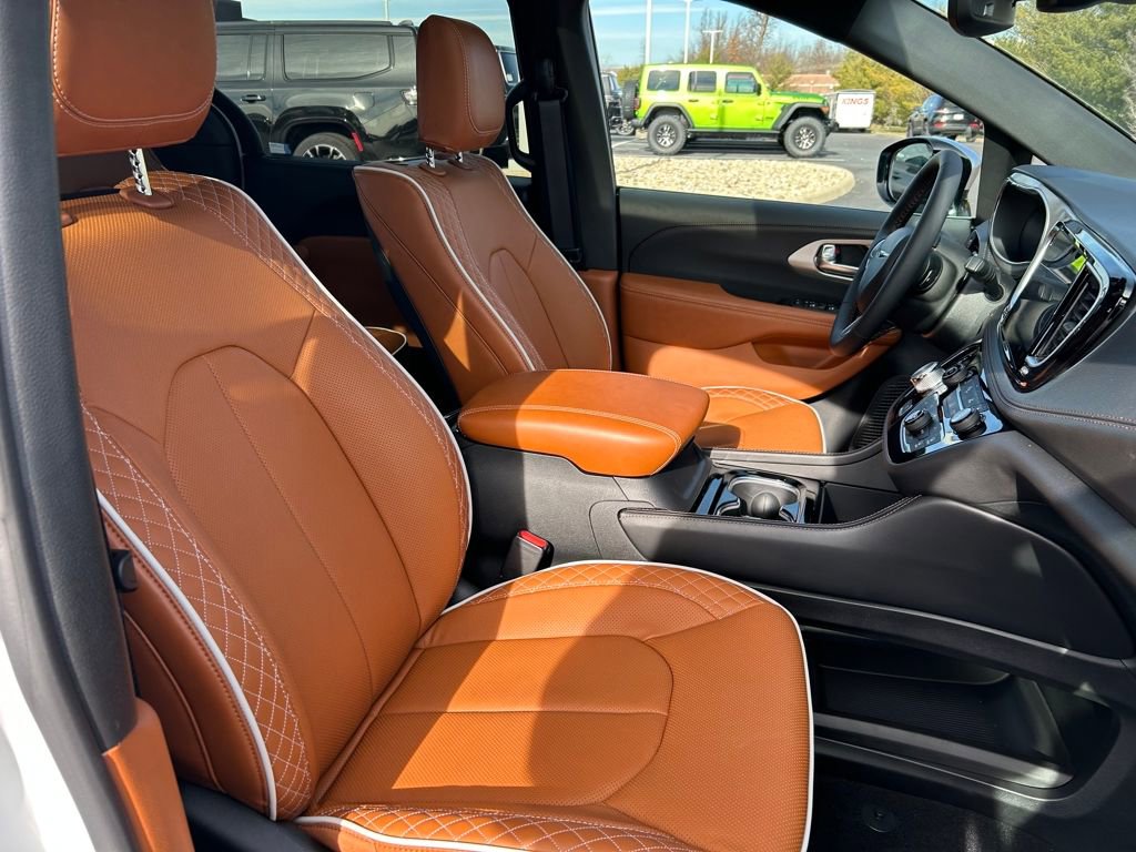 New 2026 Chrysler Pacifica Pinnacle image 27
