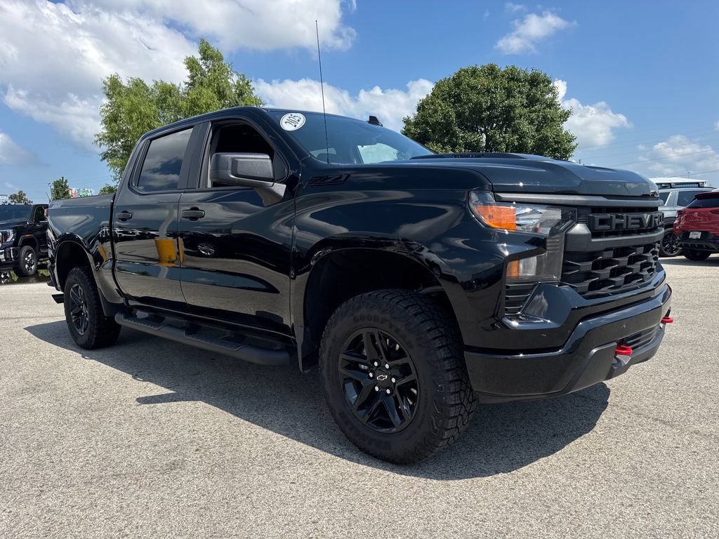Used 2025 Chevrolet Silverado 1500 Custom Trail Boss w/ LPO, Dark Essentials Package AWD/4WD image 8