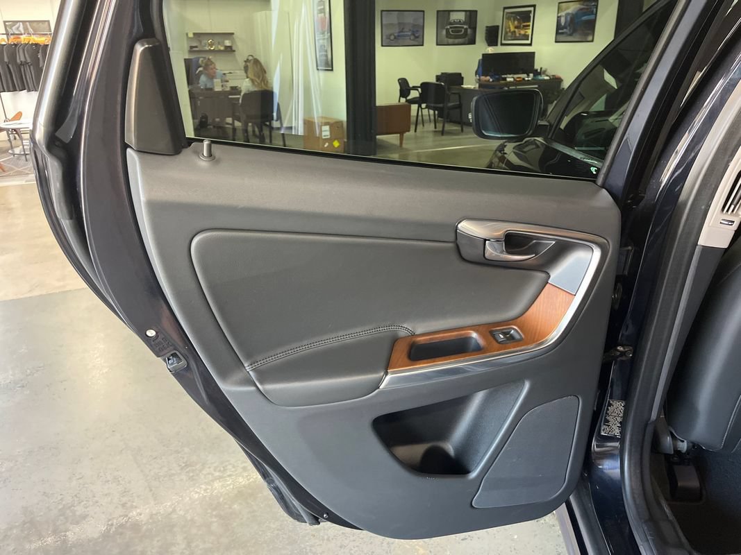 Used 2017 Volvo XC60 T5 Inscription w/ Preferred Option Package FWD image 36