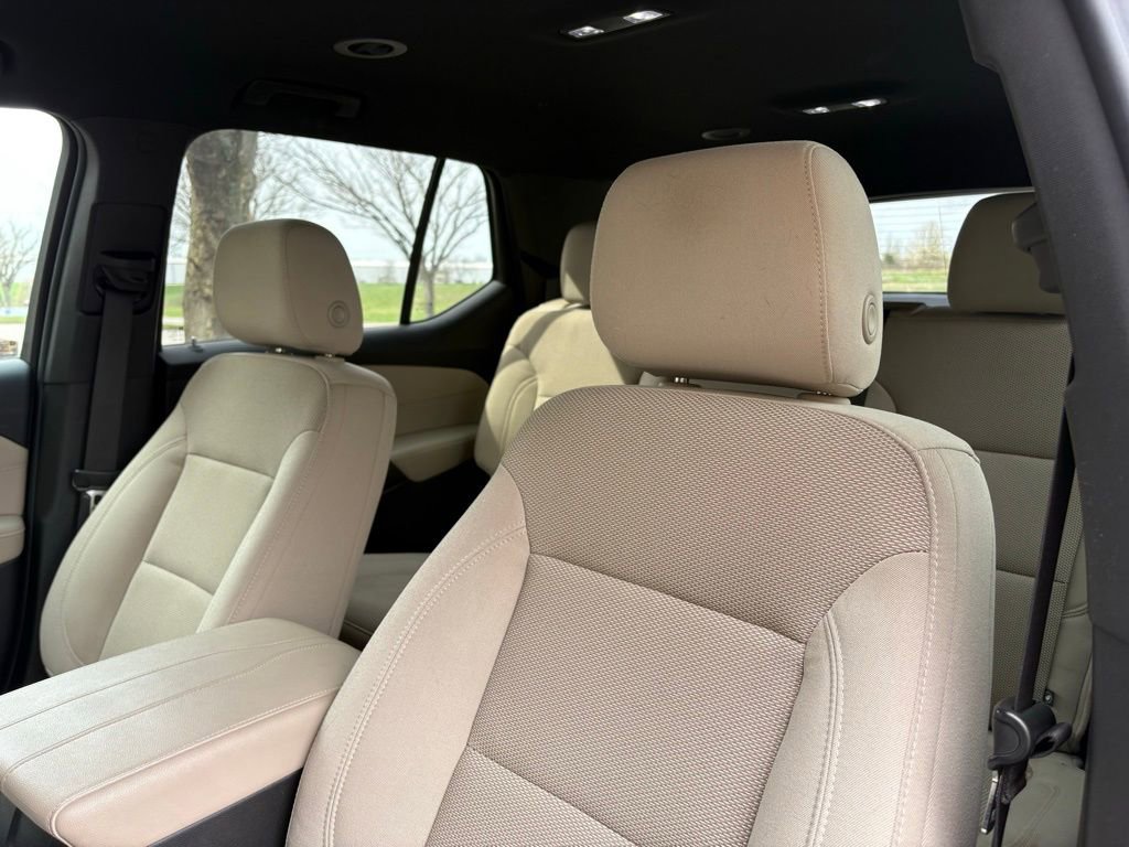 Used 2023 Chevrolet Traverse LS image 20