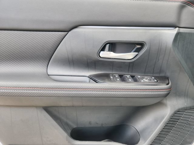 New 2025 Nissan Kicks SR FWD image 17