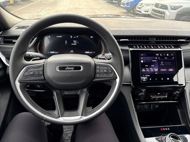 Used 2025 Jeep Grand Cherokee Laredo image 21