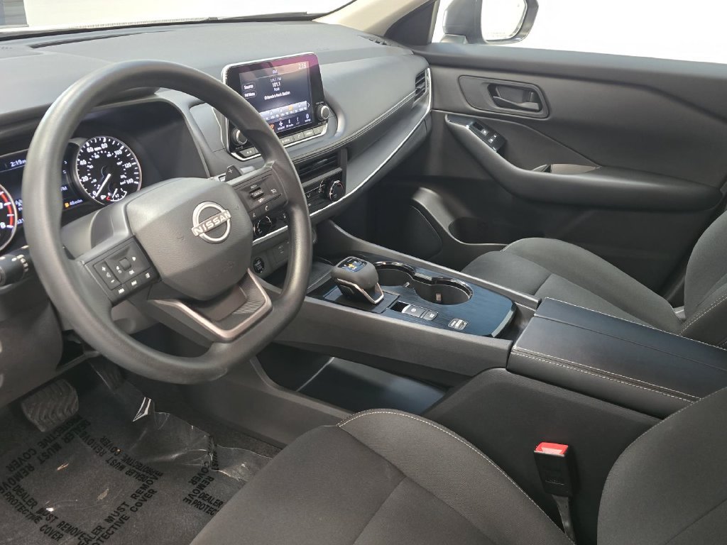 Used 2025 Nissan Rogue S FWD image 19