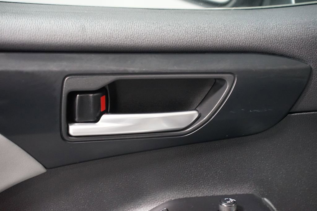 Used 2023 Toyota Highlander XLE image 33