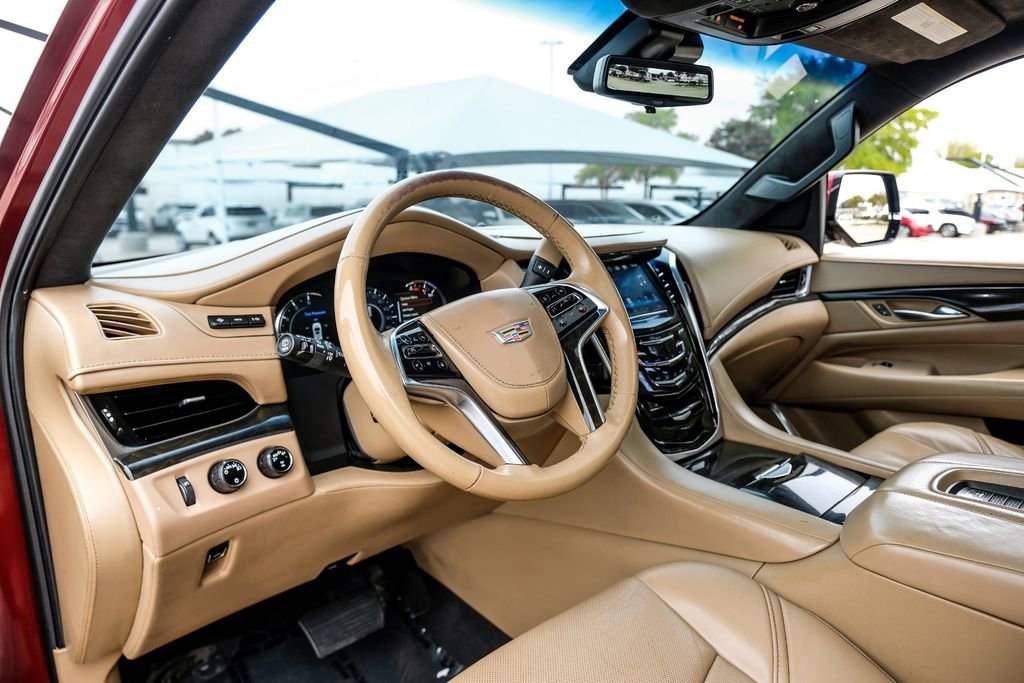 Used 2019 Cadillac Escalade Platinum image 2
