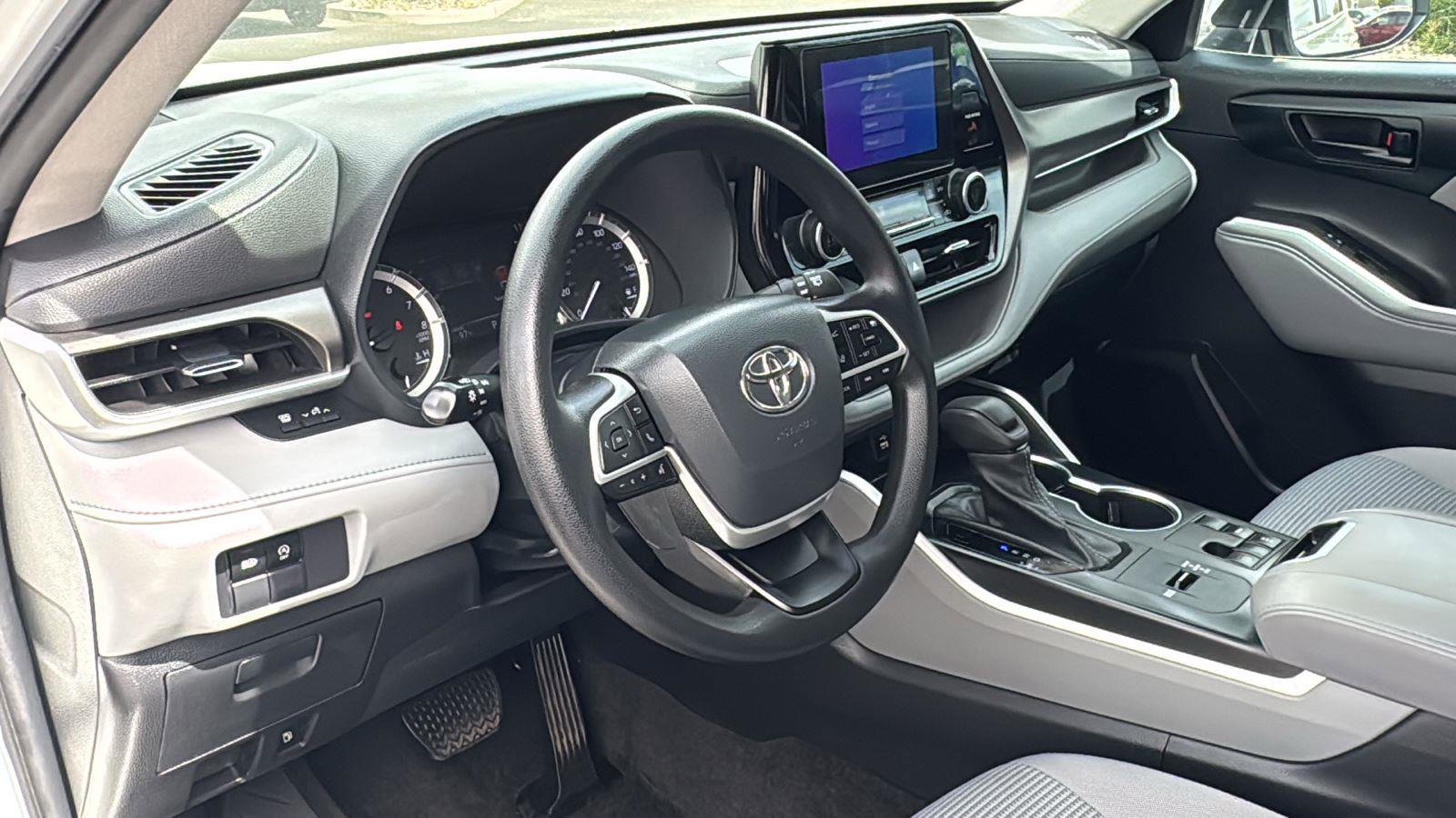 Used 2023 Toyota Highlander L image 22