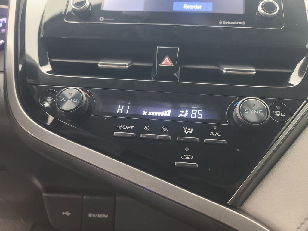 Used 2022 Toyota Camry SE w/ Cold Weather Package image 33