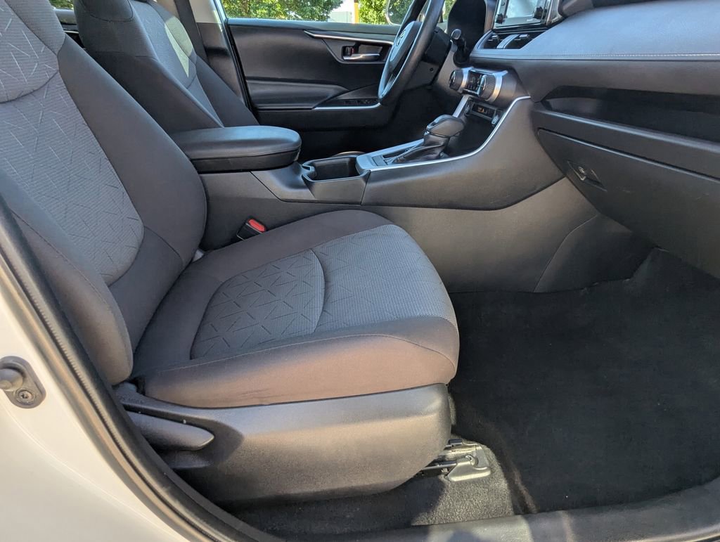 Used 2022 Toyota RAV4 XLE w/ Convenience Package FWD image 21