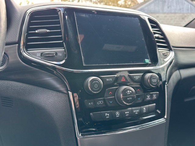 Used 2020 Jeep Grand Cherokee Laredo AWD/4WD image 7