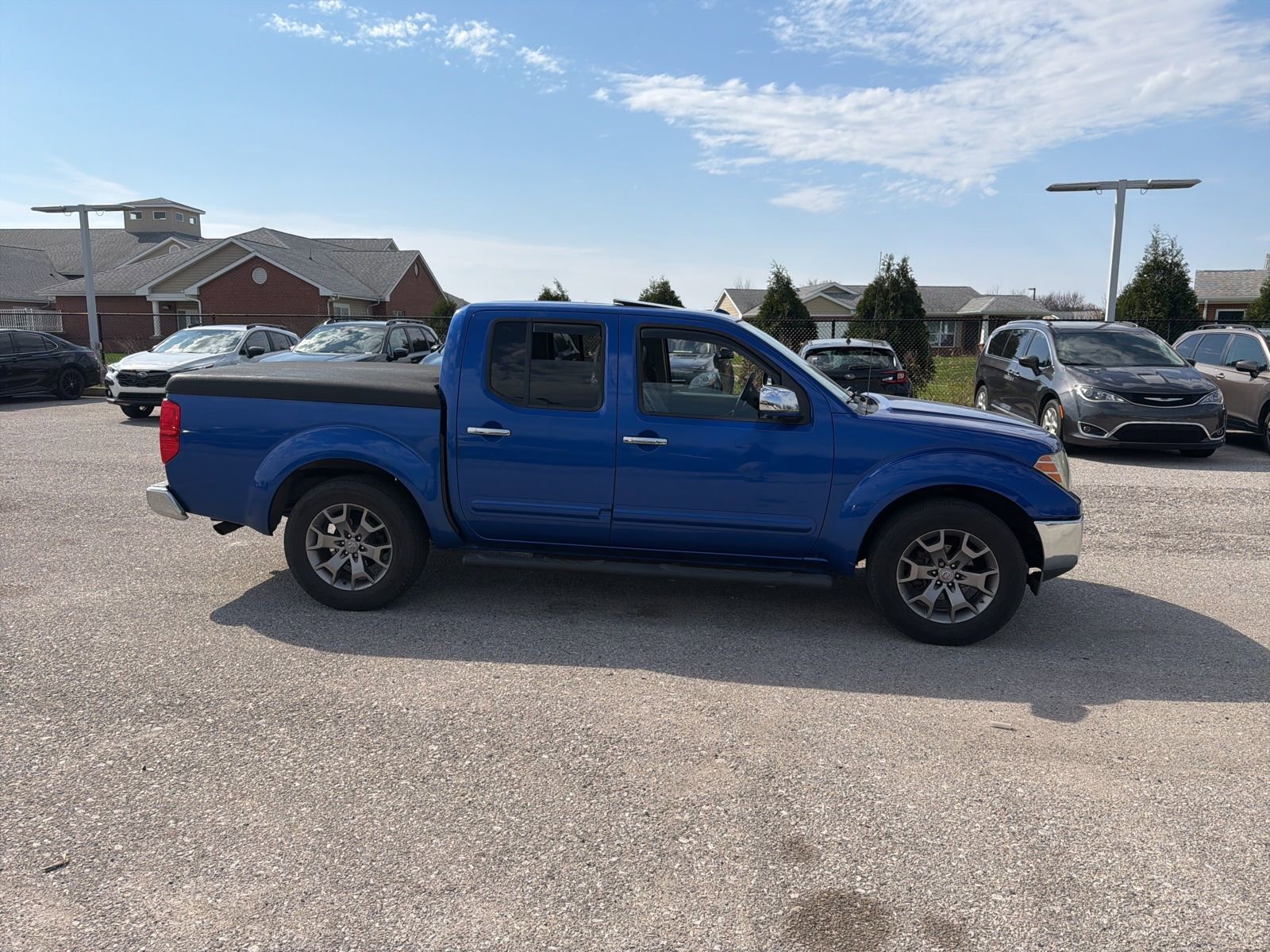 Used 2015 Nissan Frontier SL w/ Moonroof Package image 12