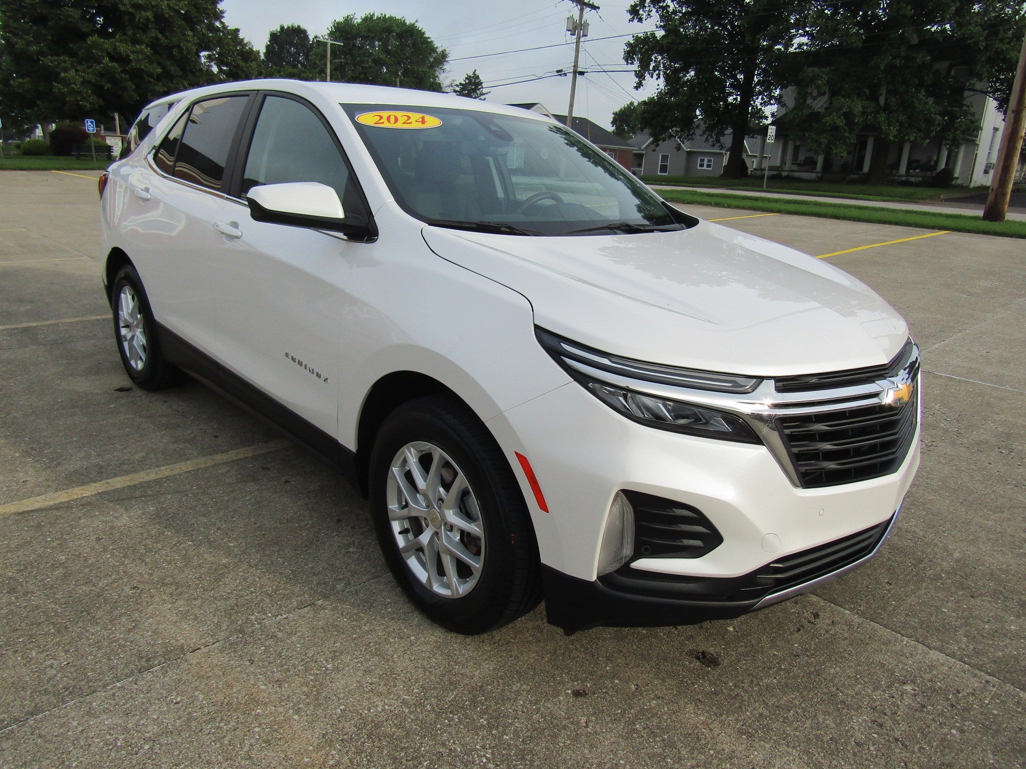 Used 2024 Chevrolet Equinox LT AWD/4WD image 1