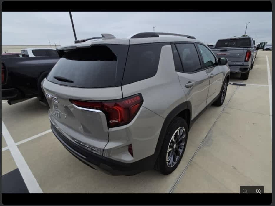 Used 2025 GMC Terrain Elevation w/ Elevation Premium Package AWD/4WD image 13