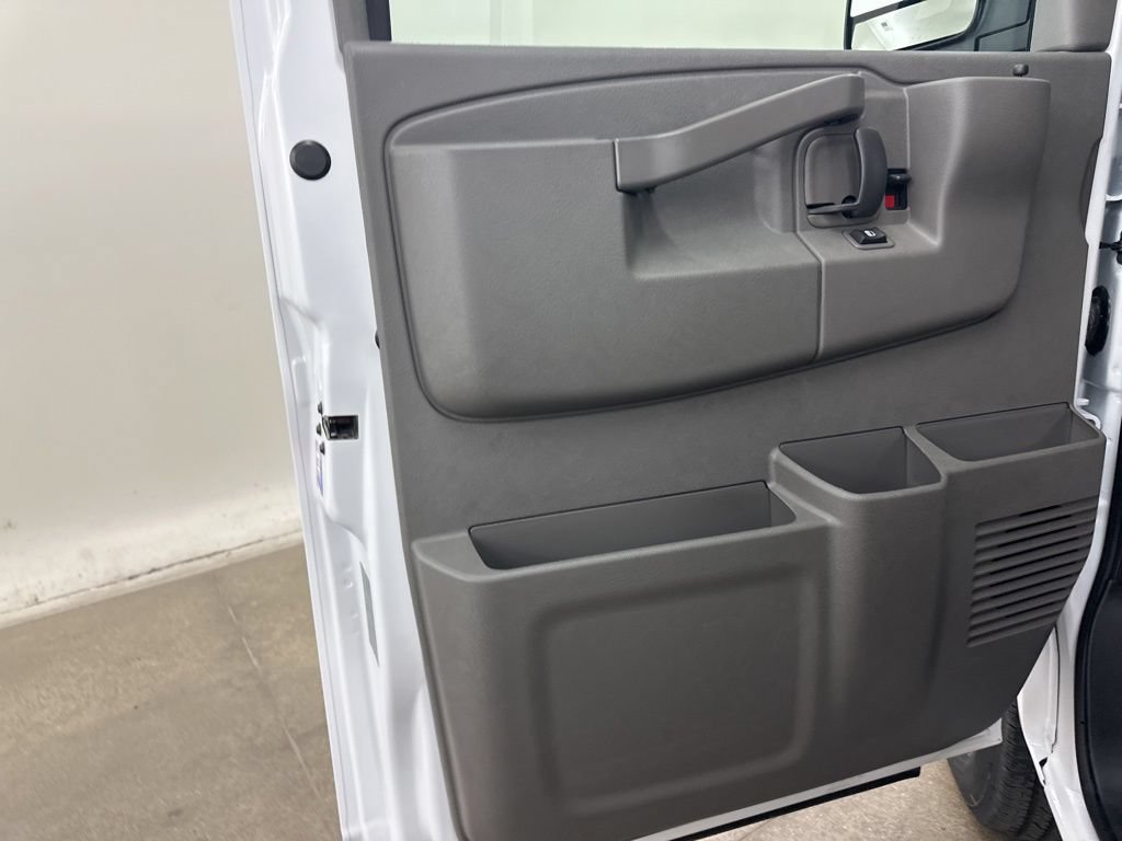 New 2026 GMC Savana 2500 w/ Driver Convenience Package RWD image 27
