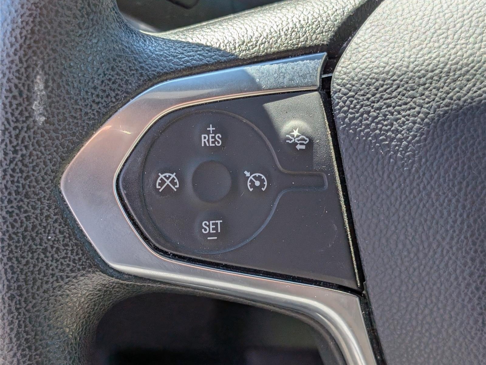 Used 2023 Chevrolet Traverse LS AWD/4WD image 22