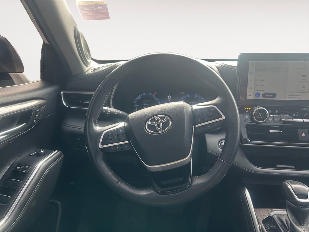 Used 2023 Toyota Highlander Limited image 14