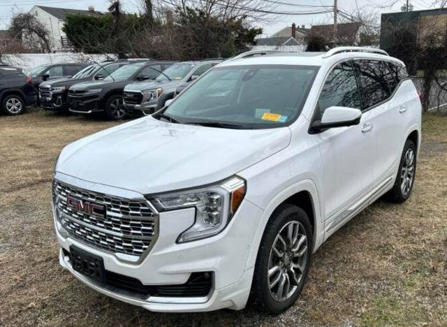 Used 2022 GMC Terrain Denali w/ Denali Premium Package