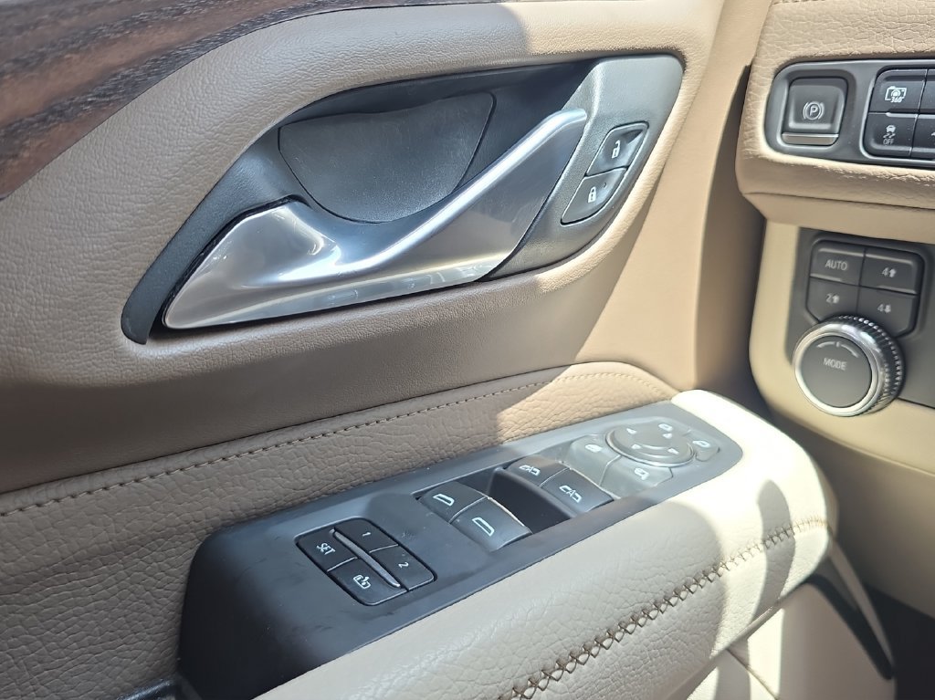Used 2023 GMC Yukon XL Denali w/ Advanced Technology Package AWD/4WD image 10