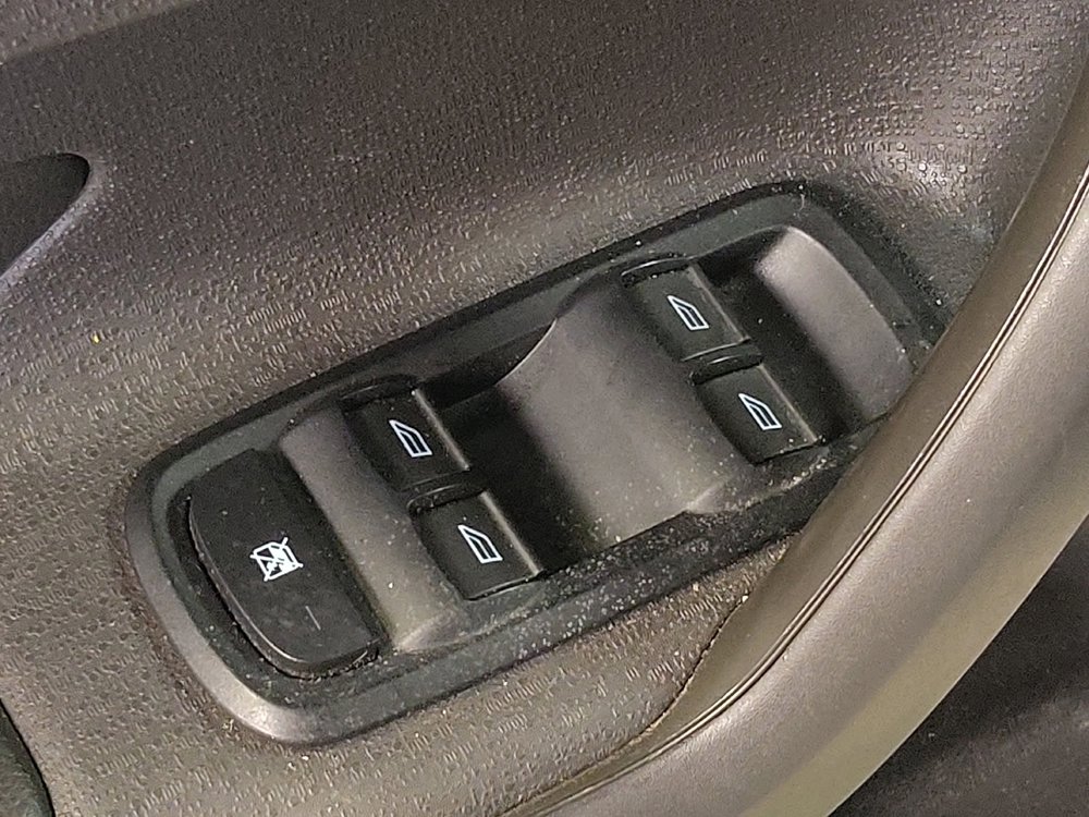 Used 2016 Ford Fiesta Titanium image 27