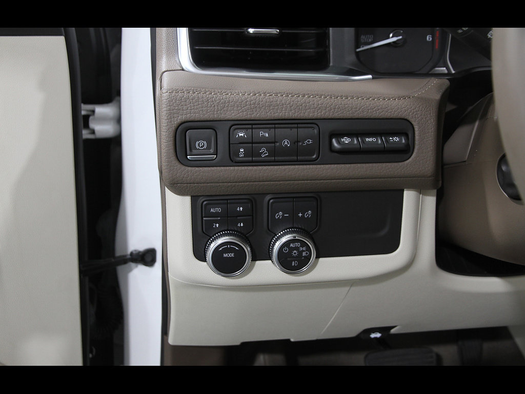 Used 2021 GMC Yukon Denali w/ Denali Premium Package AWD/4WD image 6