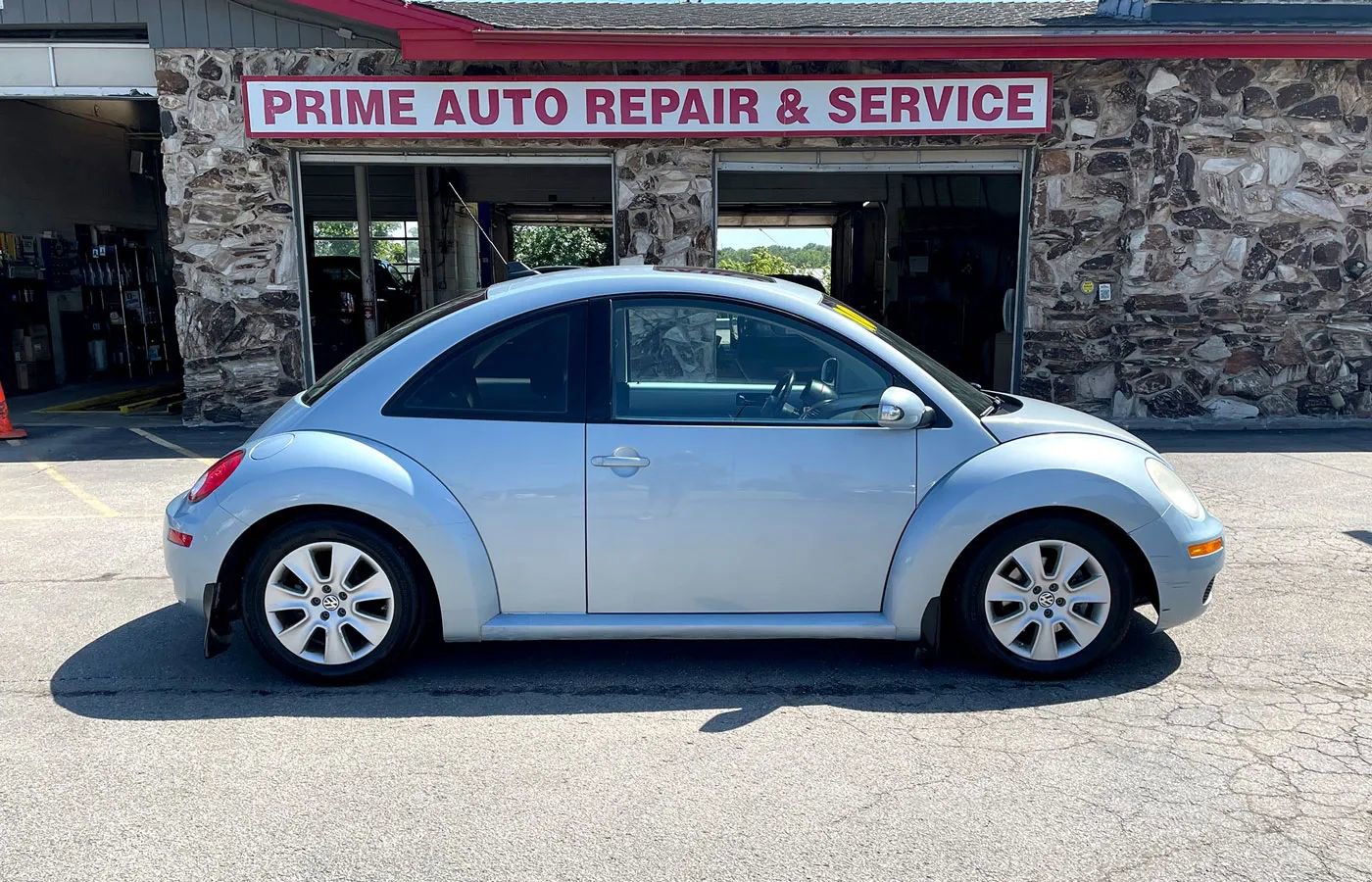 Used 2010 Volkswagen Beetle Red Rock FWD image 8