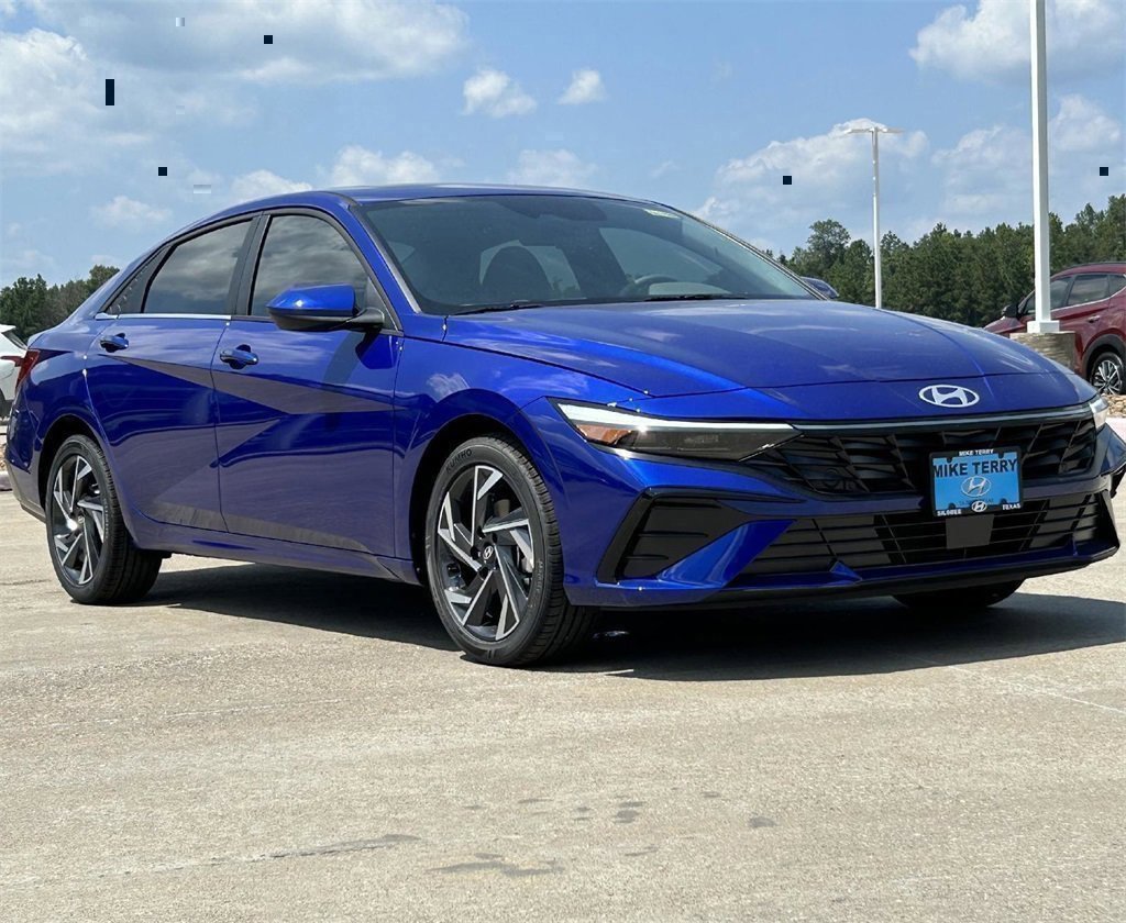 Used 2024 Hyundai Elantra SEL w/ Convenience Package image 11