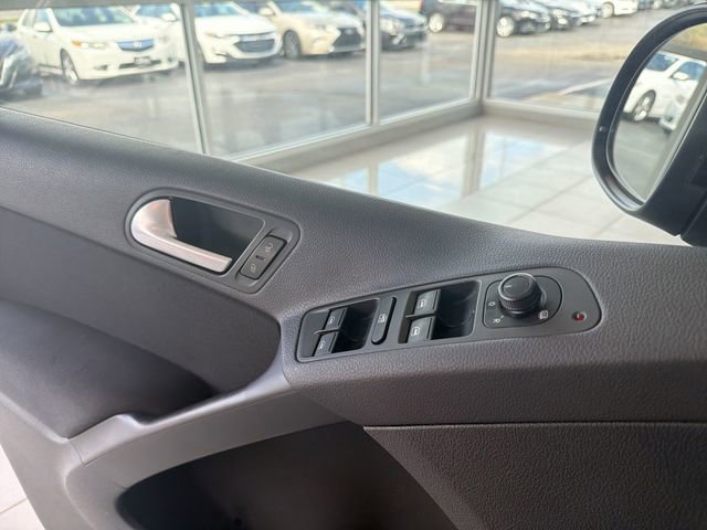Used 2017 Volkswagen Tiguan Limited w/ Premium Package image 20