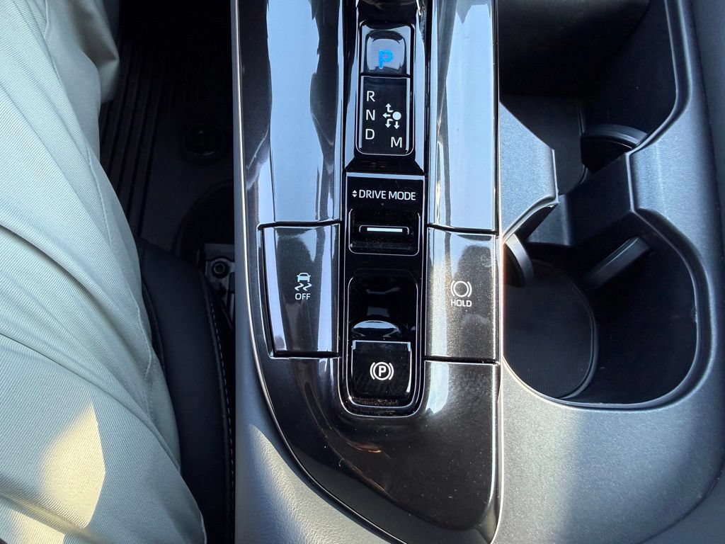 Certified 2024 Toyota Crown Platinum AWD/4WD image 25