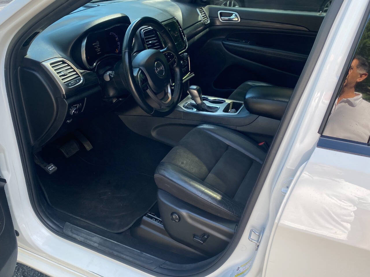 Used 2019 Jeep Grand Cherokee Altitude AWD/4WD image 13