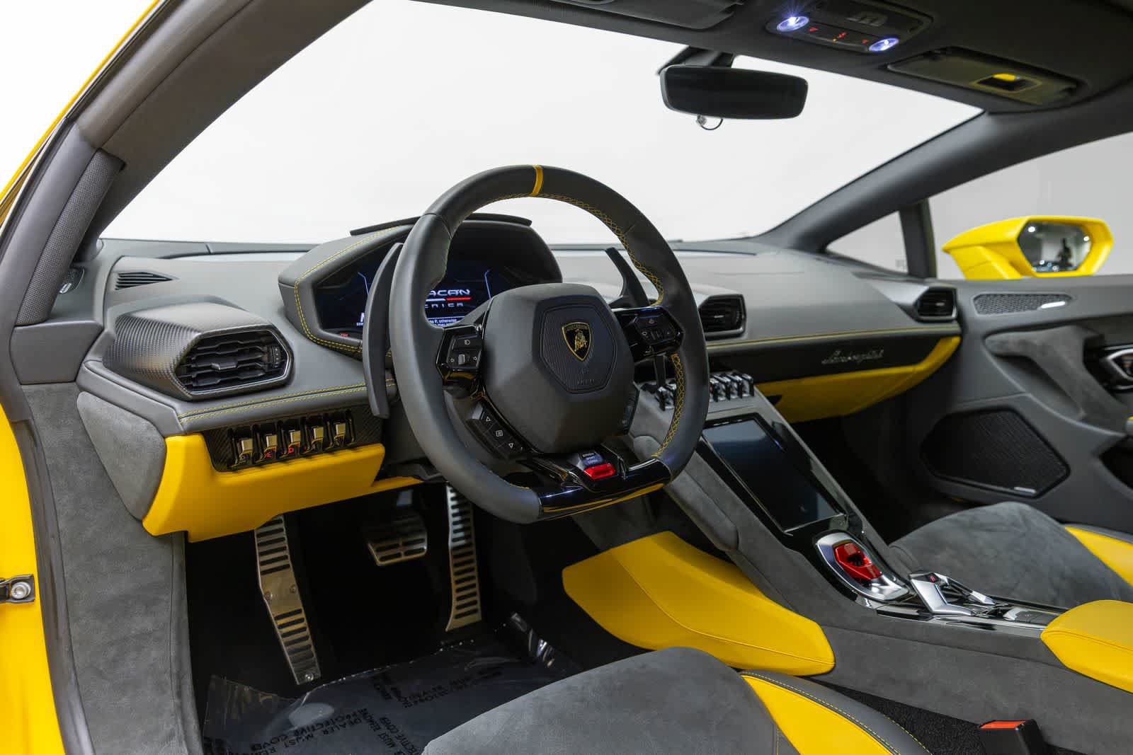 Used 2023 Lamborghini Huracan Tecnica RWD image 2