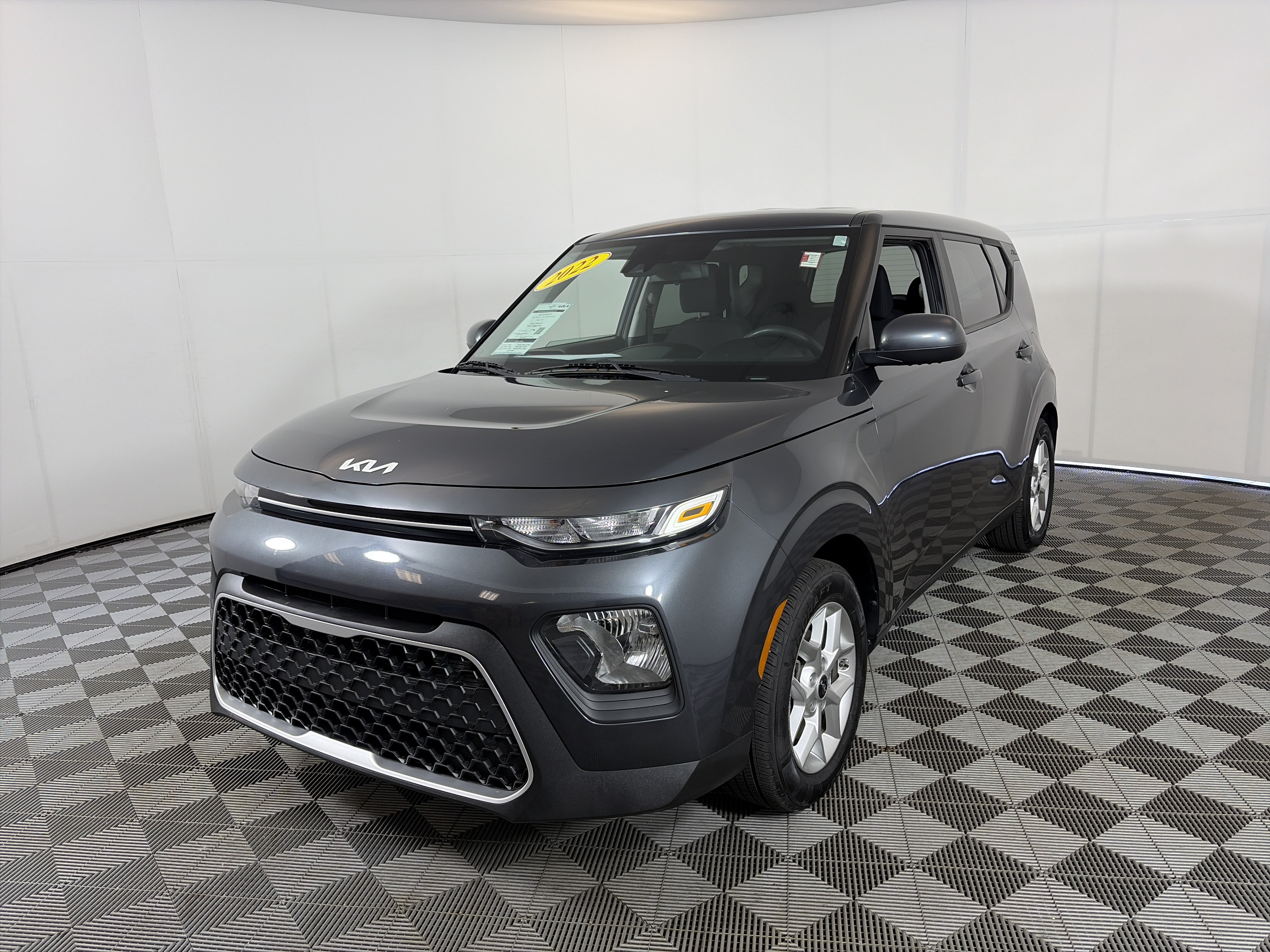 Certified 2022 Kia Soul LX w/ Technology Package FWD image 2