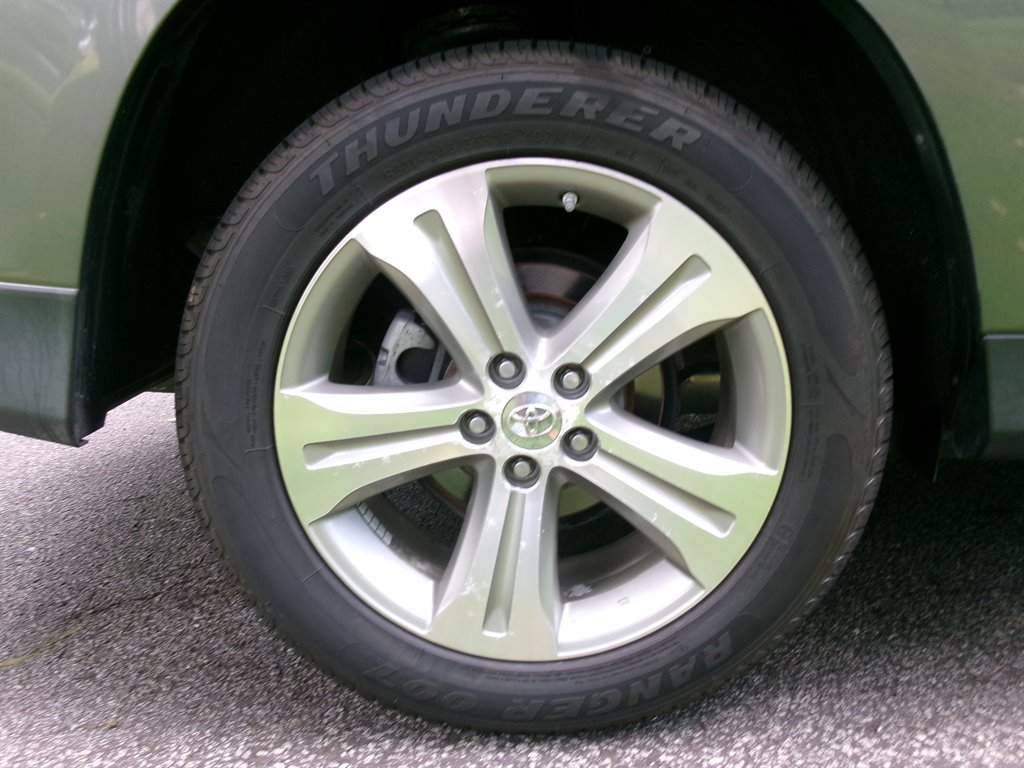Used 2012 Toyota Highlander Limited w/ Tow Pkg FWD image 46