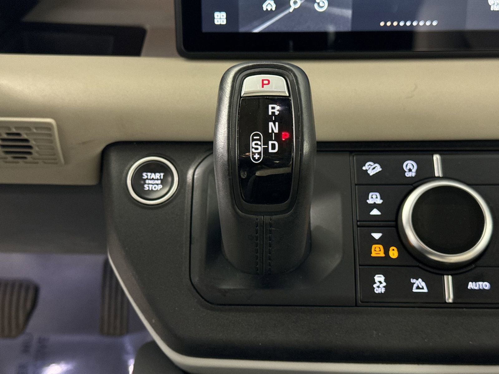 Used 2021 Land Rover Defender 110 SE image 17