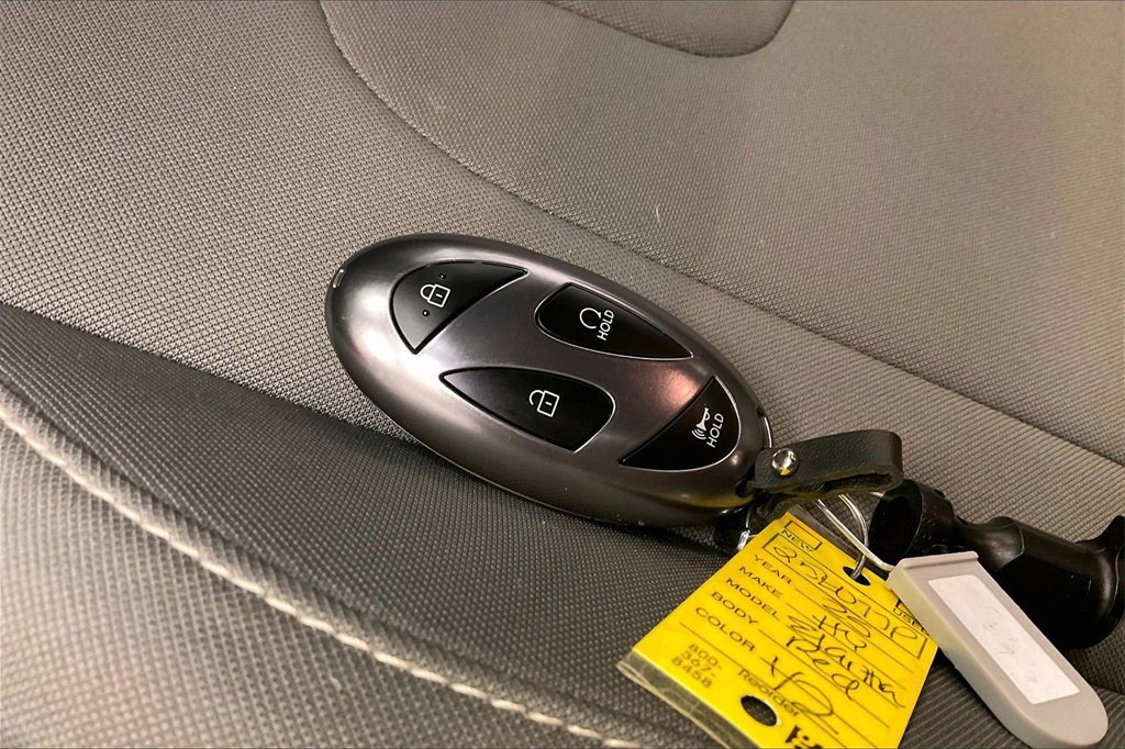 Certified 2025 Hyundai Elantra Sport image 9