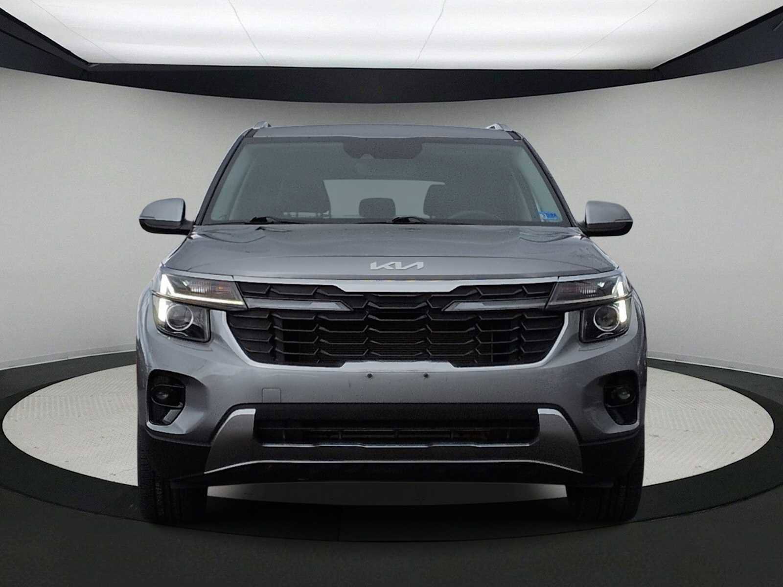 Used 2024 Kia Seltos EX image 3