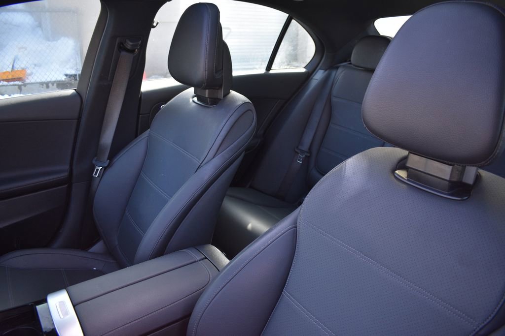 Used 2025 Mercedes-Benz C 300 Sedan image 9
