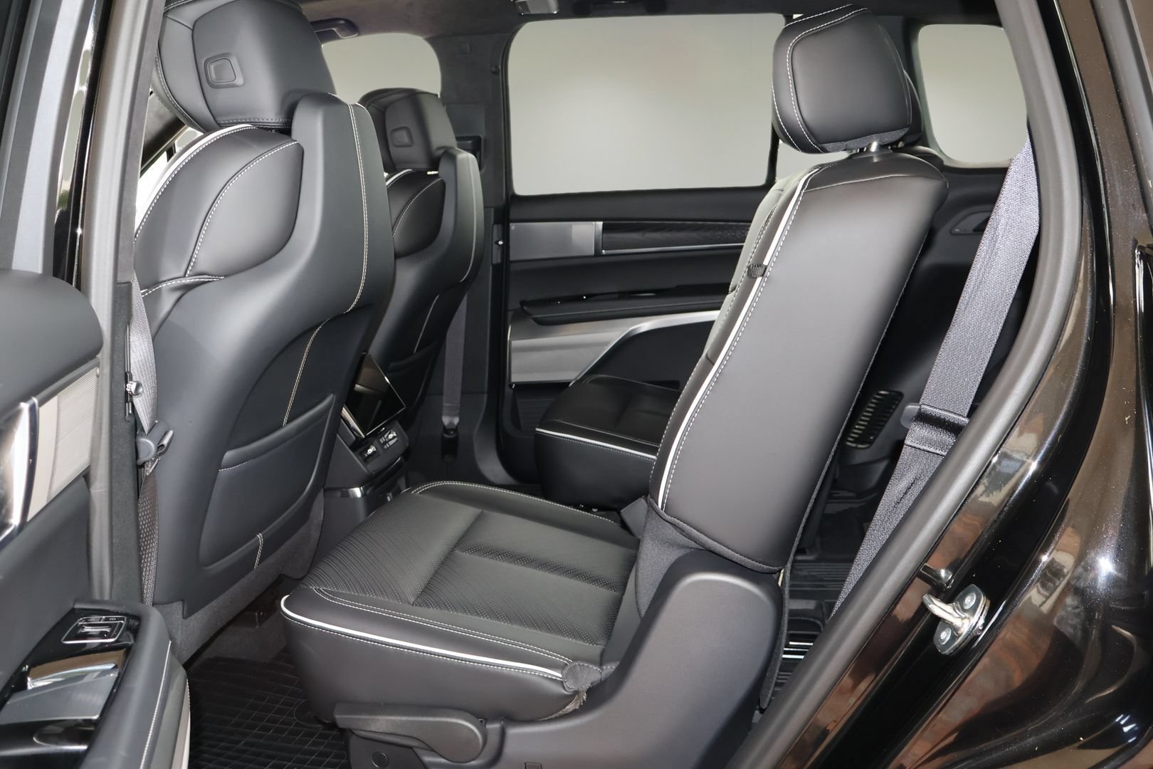 Certified 2026 Cadillac Vistiq Luxury w/ LPO, Floor Liner Package AWD/4WD image 14