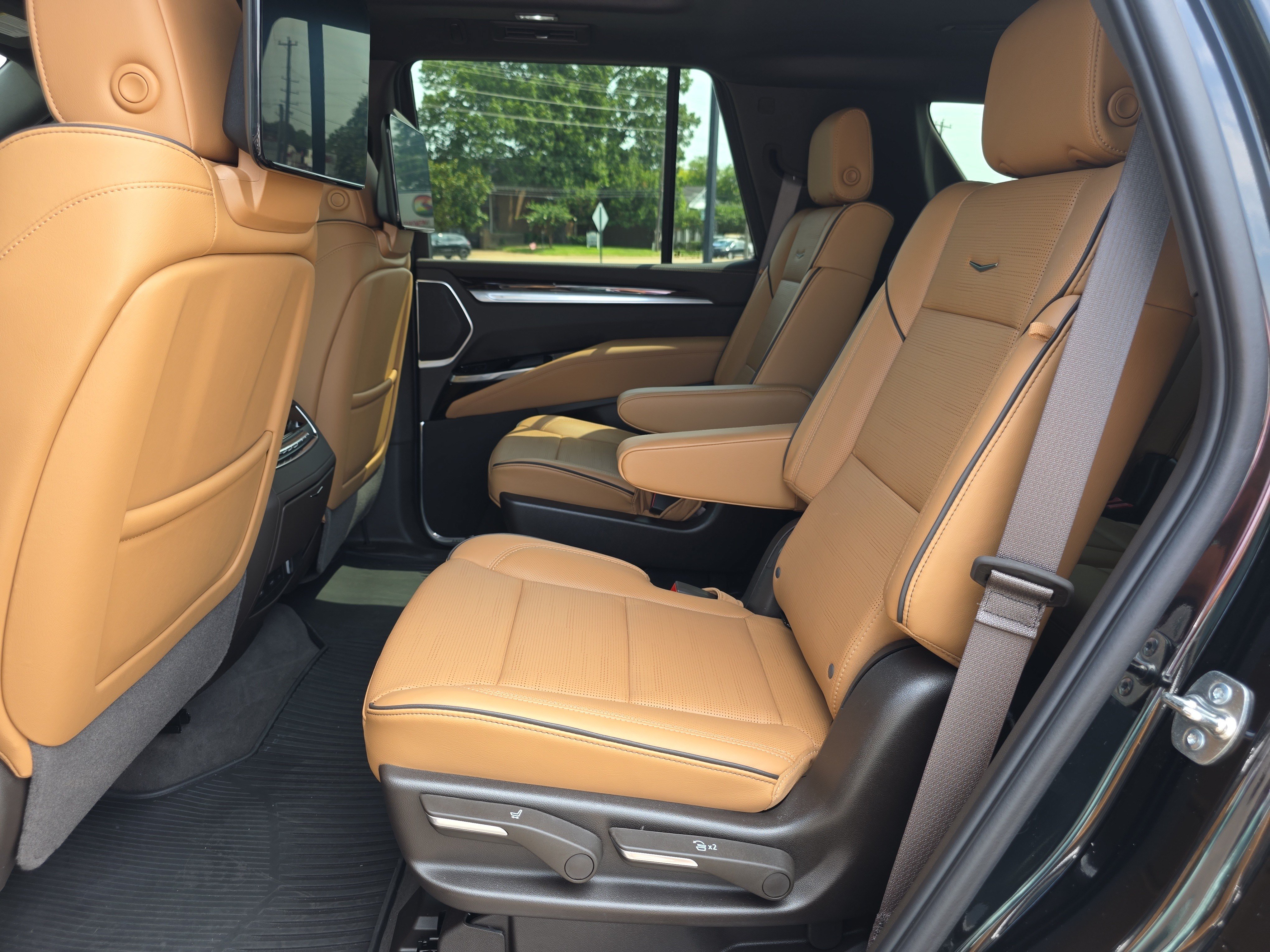 Used 2025 Cadillac Escalade Premium Luxury w/ Touring Package AWD/4WD image 11