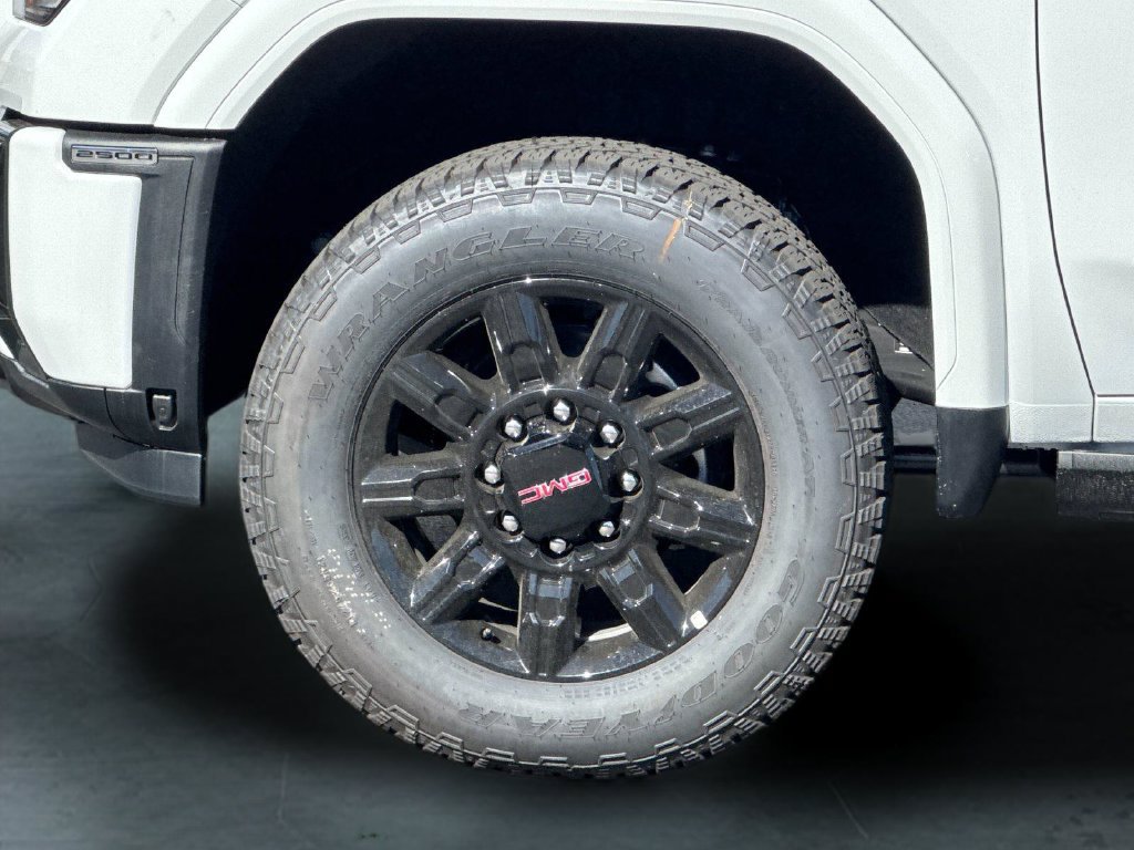 New 2026 GMC Sierra 2500 AT4 w/ AT4 Premium Plus Package AWD/4WD image 32