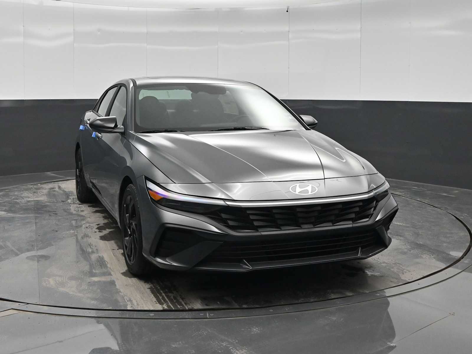 New 2026 Hyundai Elantra SEL Sport FWD image 2