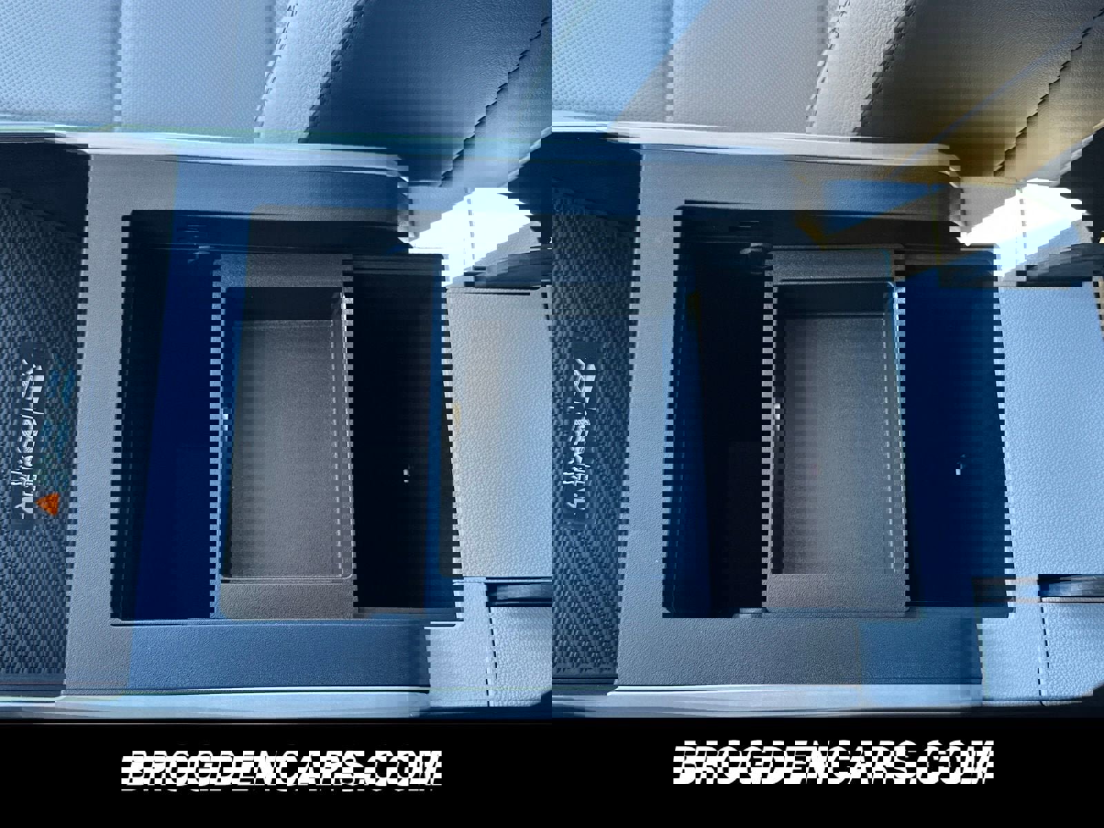 New 2026 GMC Terrain Denali w/ LPO, Black Badging Package image 8