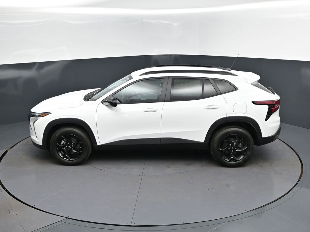 New 2026 Chevrolet Trax LT w/ Driver Confidence Package FWD image 32