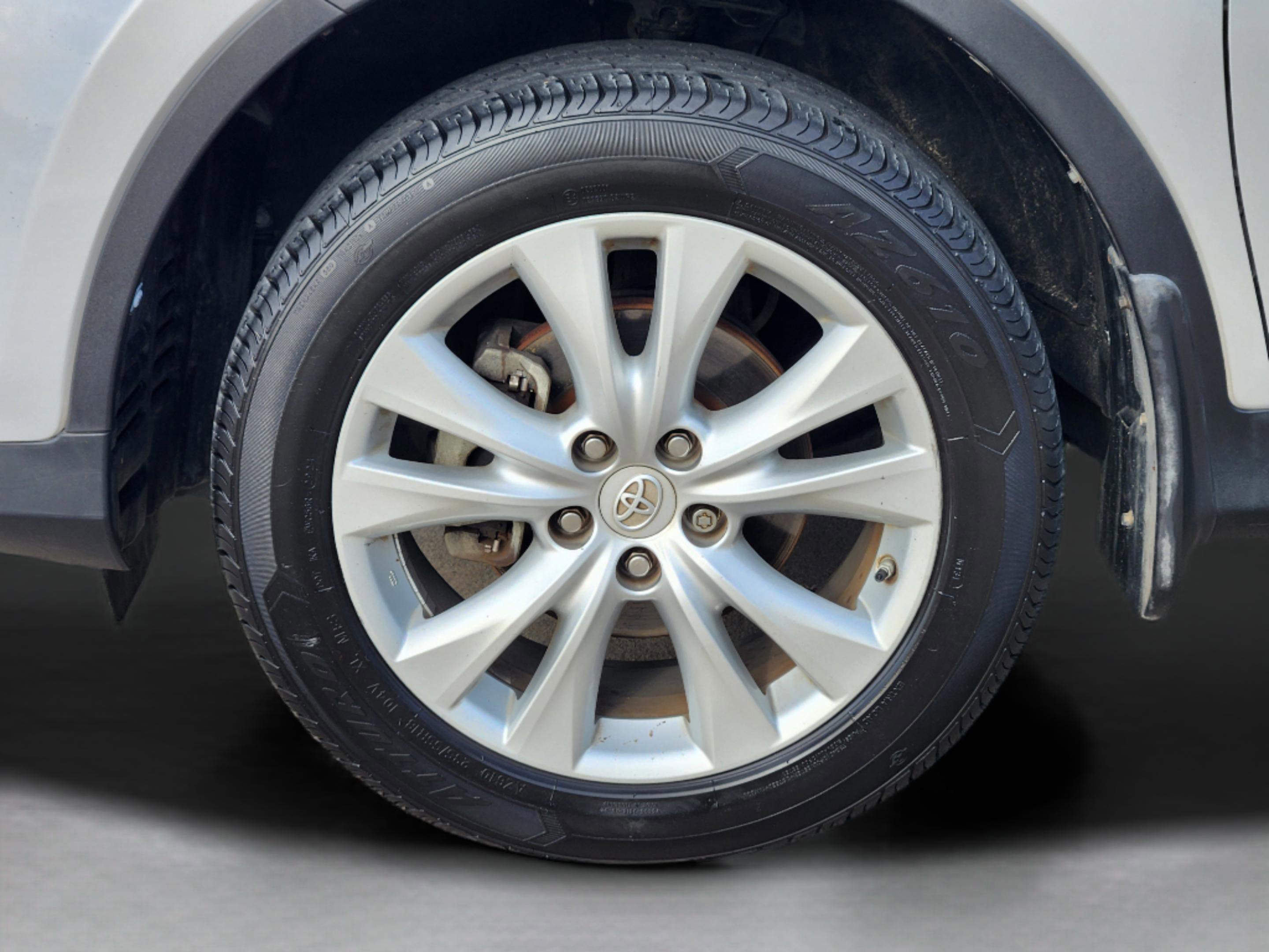 Used 2014 Toyota RAV4 Limited w/ Technology Package FWD image 39