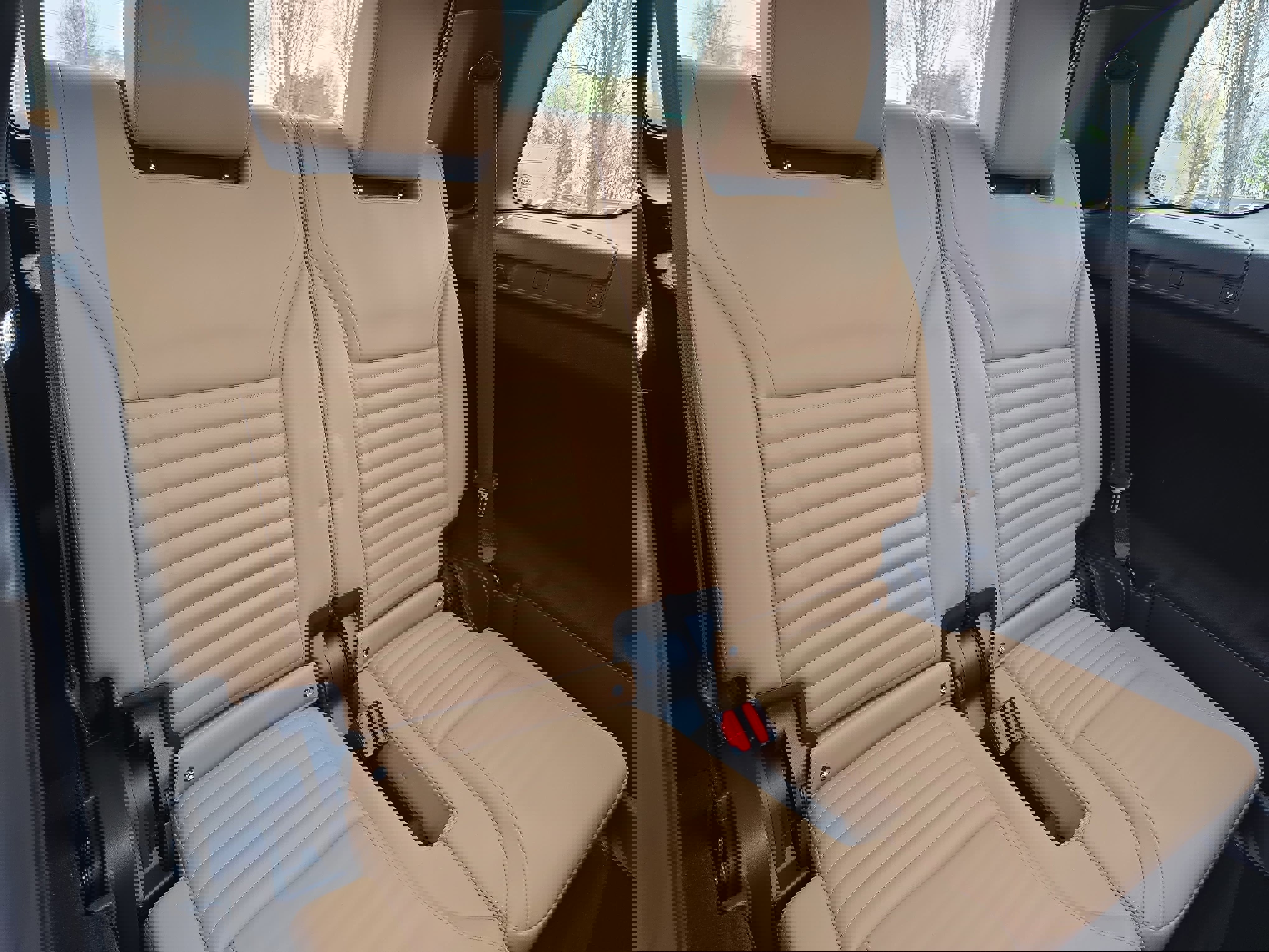 Certified 2025 Land Rover Discovery Dynamic SE image 12