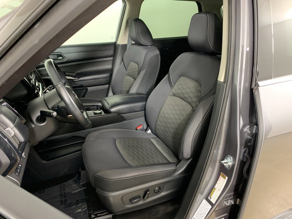 Used 2023 Nissan Pathfinder SV image 30