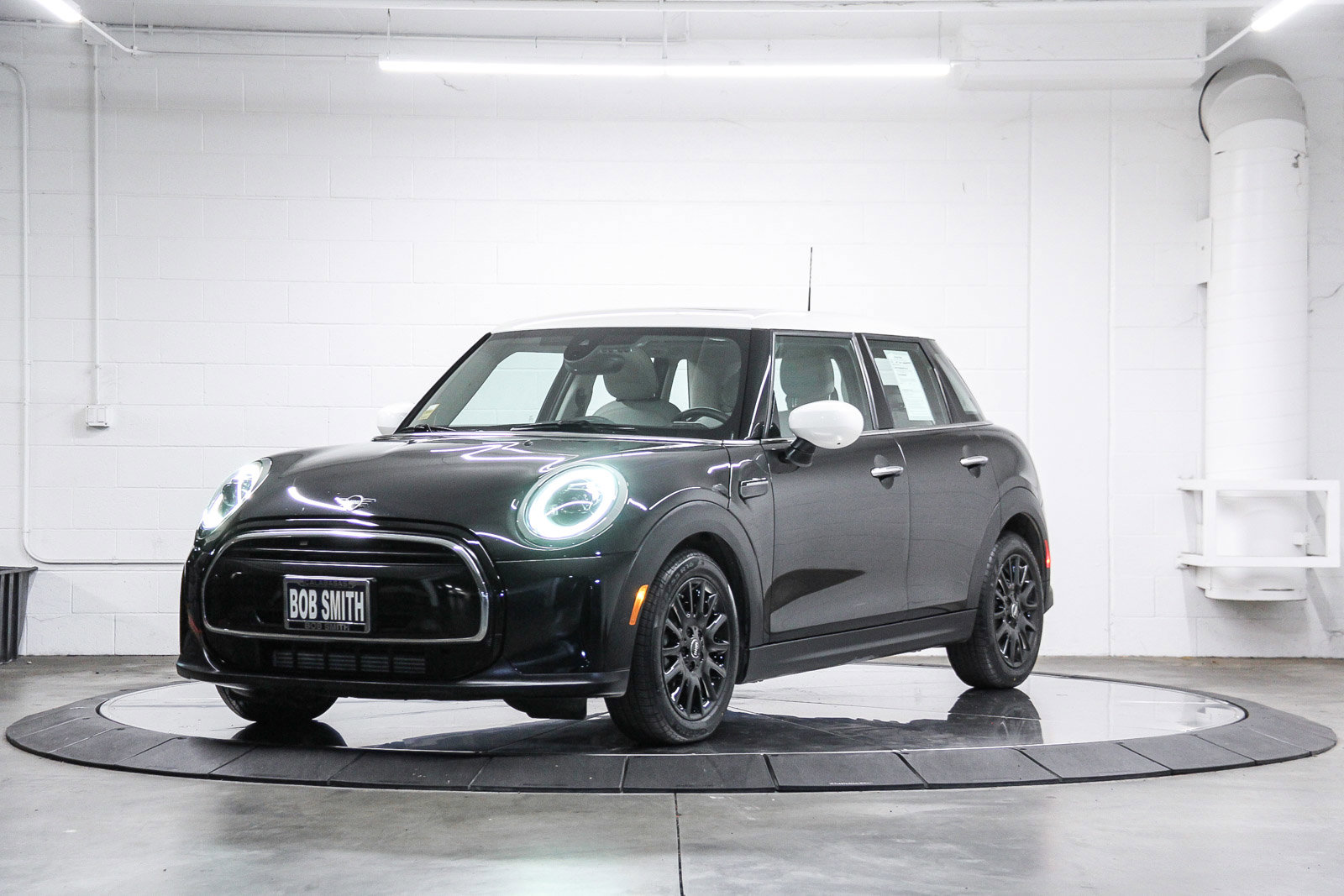 Certified 2023 MINI Cooper 4-Door Hardtop w/ Signature Upholstery Package FWD image 3