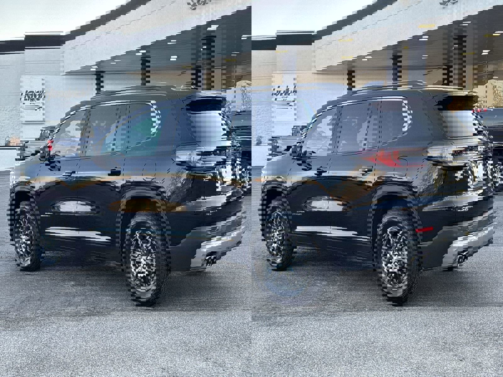 Used 2025 GMC Acadia Elevation image 8