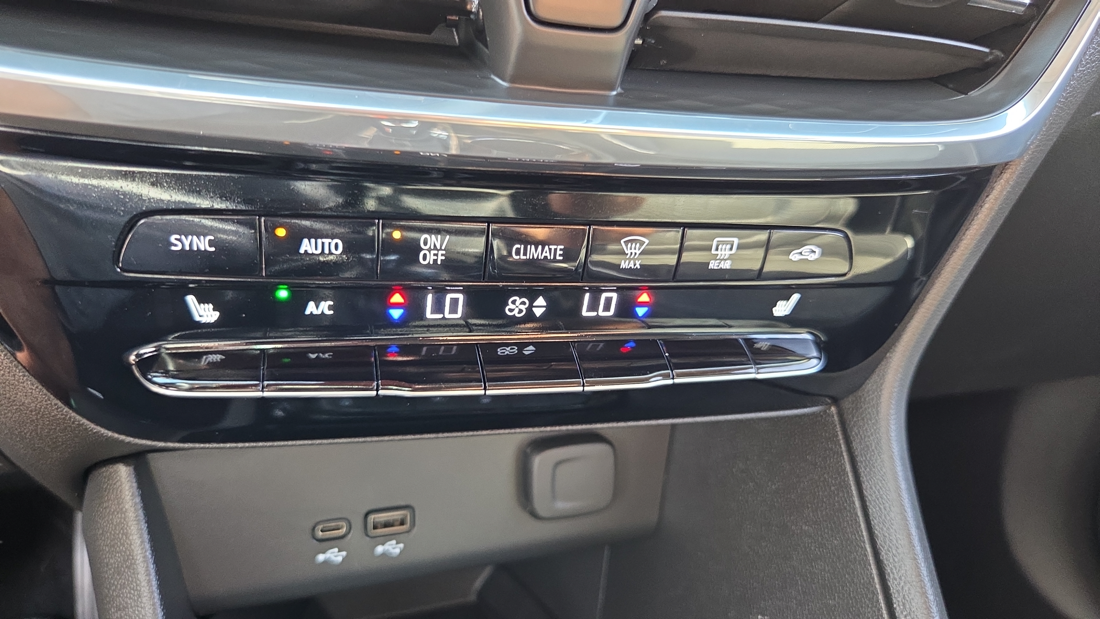 Certified 2024 Buick Encore GX Avenir w/ Avenir Convenience Package FWD image 20