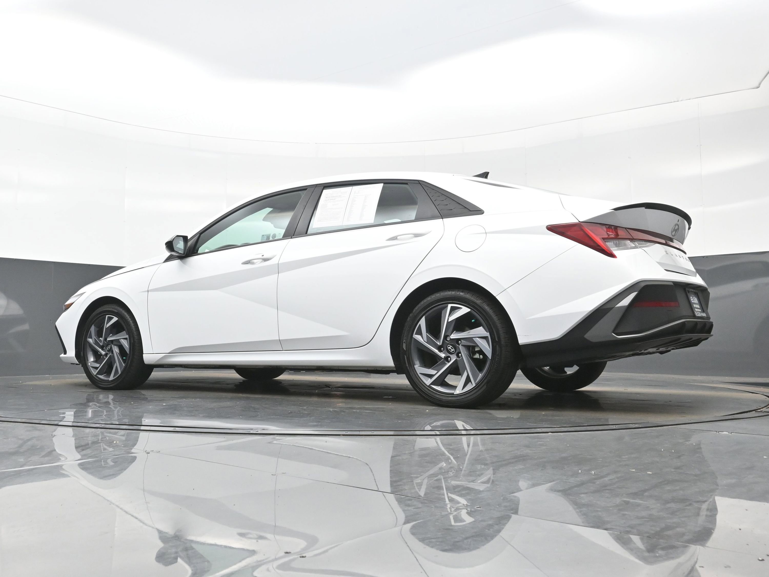 Certified 2025 Hyundai Elantra SEL image 28