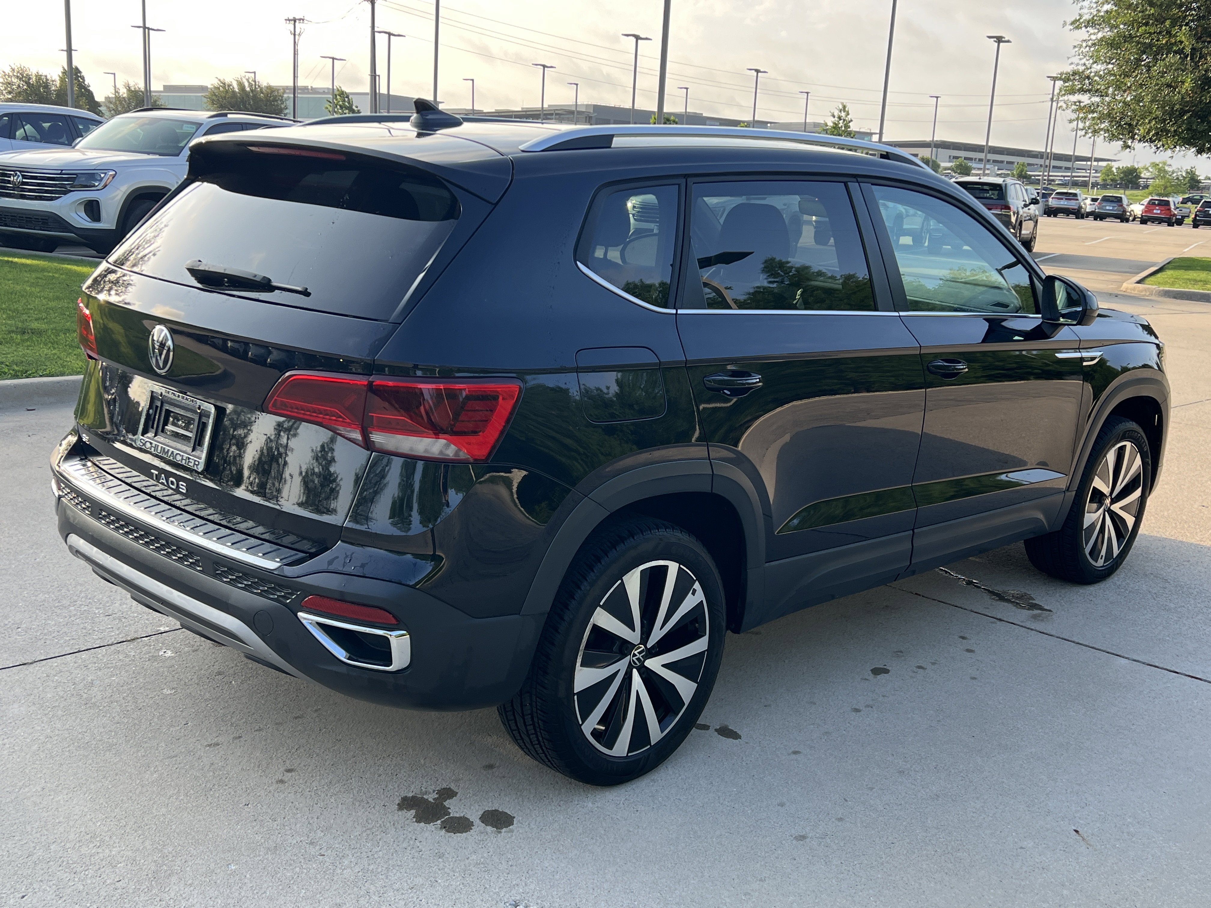 Certified 2024 Volkswagen Taos SE w/ Panoramic Sunroof Package FWD image 10